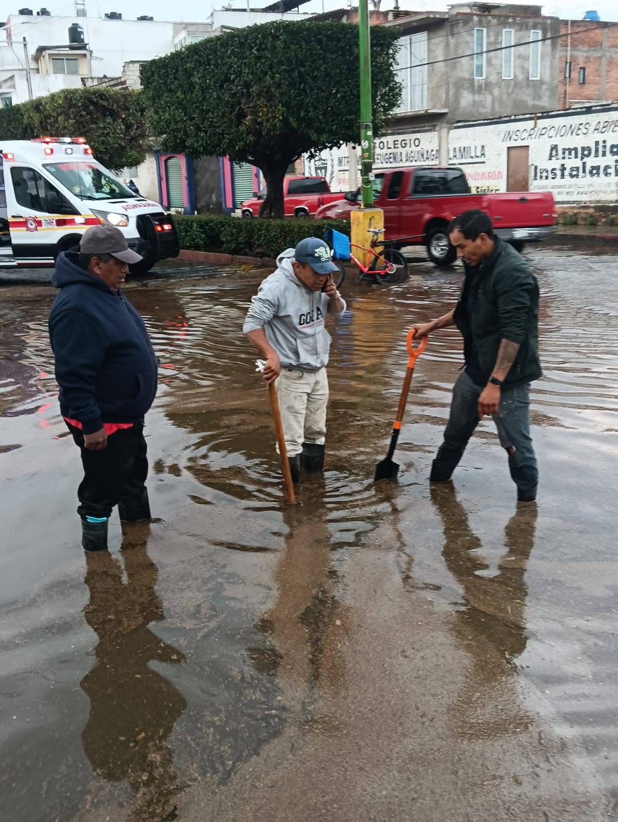 En Amecameca, El Gobierno Municipal despliega operativo de emergencia ante fuertes lluvias.